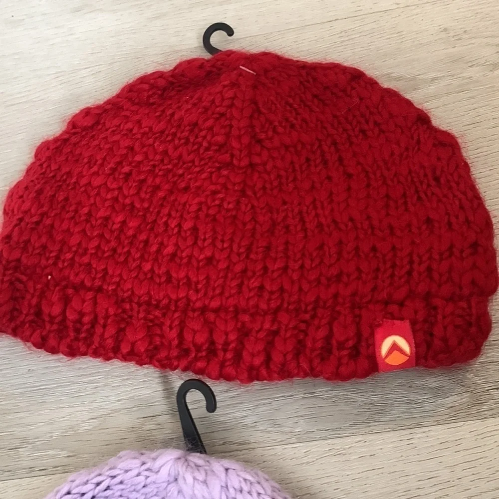 American Eagle Outfitter Gray set of 2 Beanie red lavender wool blend NWT‎